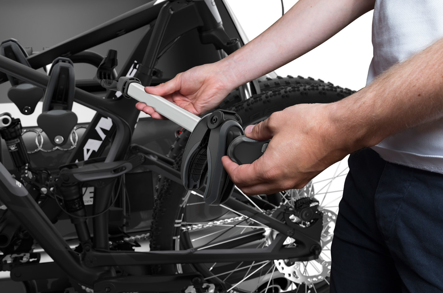 Βάση Ποδηλάτου για Κοτσαδόρο Με Φώτα Thule EasyFold XT 934100 (3 Ποδήλατα) [13 pin] Black/Aluminium